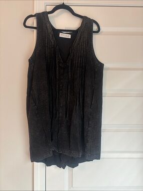 Black V-Neck Sleeveless Romper